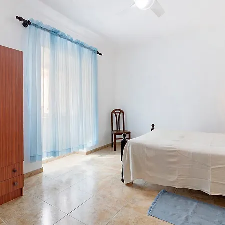 Semesterbostad Pina House *